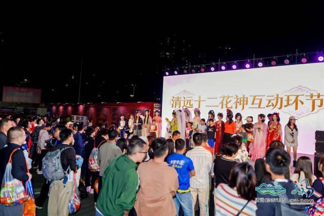 领物现场有着各式各样的表演