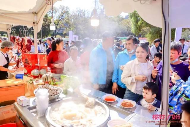 潮汕牛肉工艺展区人头攒动。