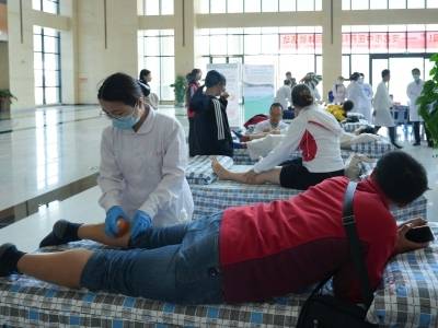 茂名市中医院推出春日养生“大餐”，市民抢着体验