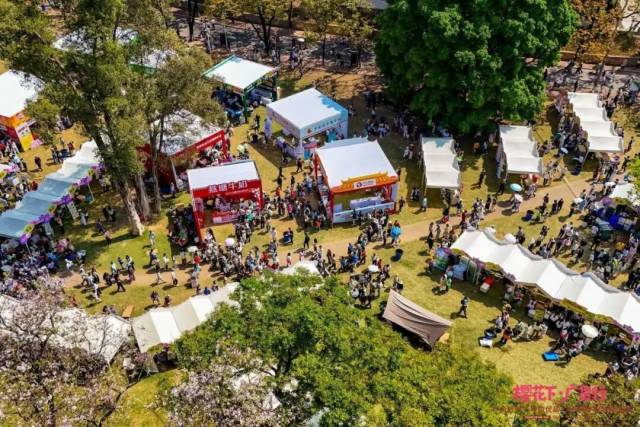 文明集市活动现场。