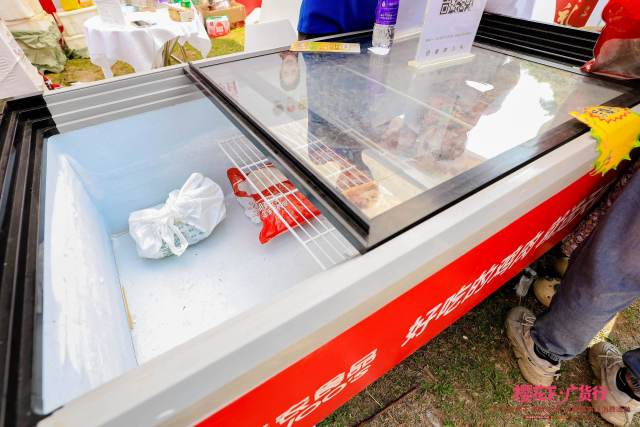 3月14日活动首日，产品售罄后，继续补货；3月15日下午16时左右，天农摊位的产品几近售罄。