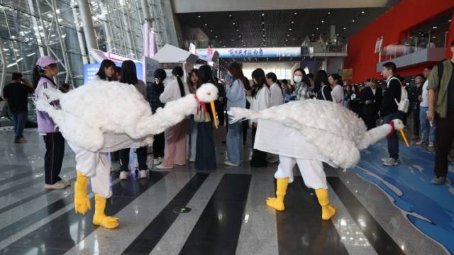 视频｜鹤舞翩翩迎英才！广东非遗逗乐求职者
