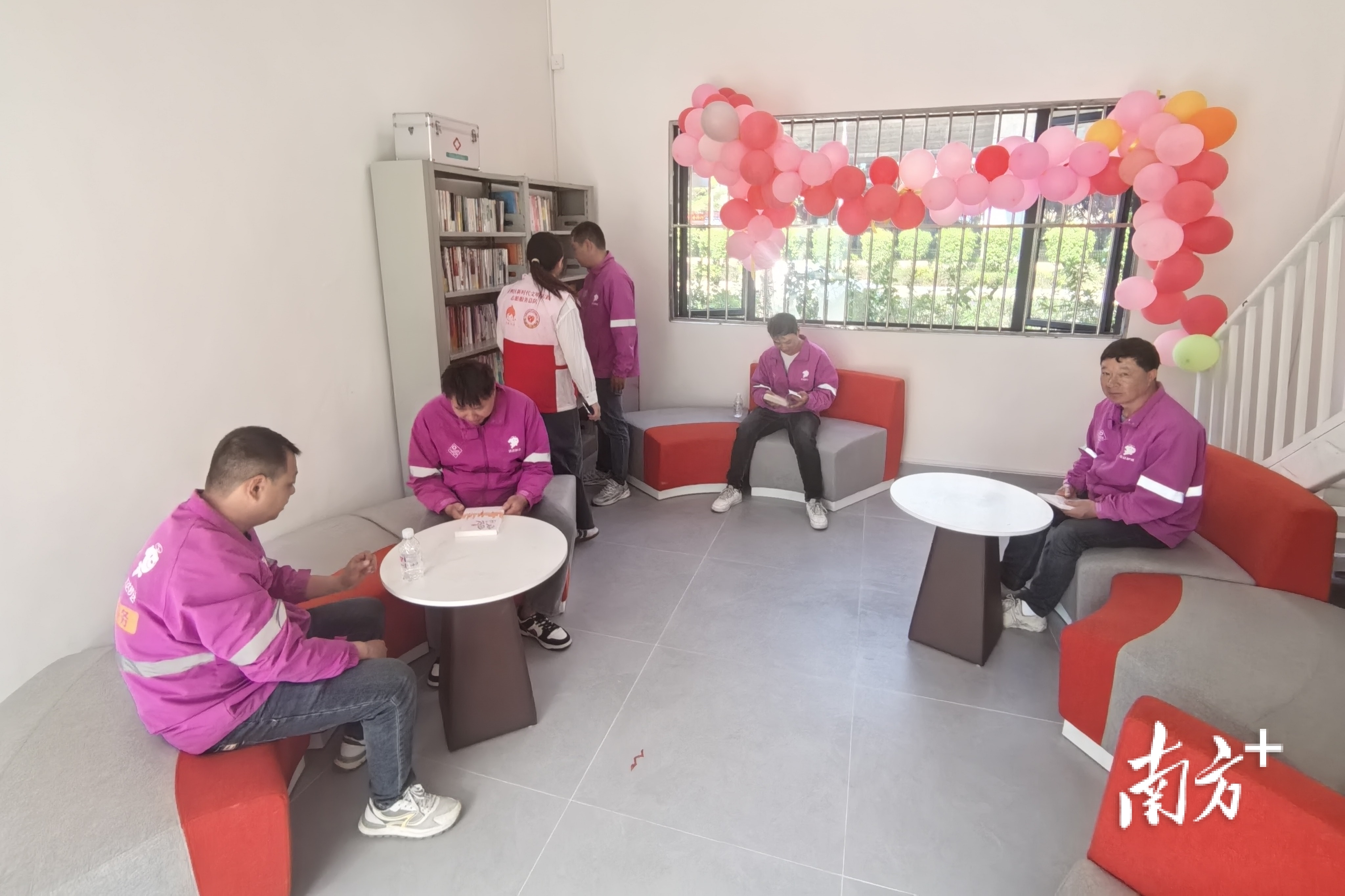 新就业群体代表现场体验。 