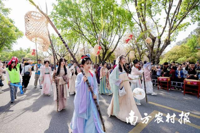 “文旅+助农”模式，帮助蔗农打开销路。