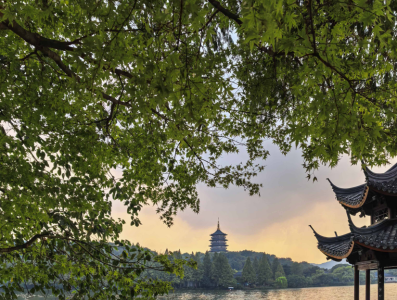 雷峰塔：一塔残照中的江南千年绝唱｜古建光影