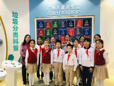 小手写大爱，鲜花送巾帼！黄花岗街学生致敬城市美容师