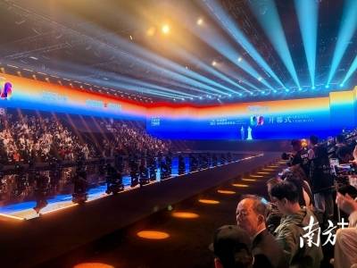 第五届潮汕服博会开幕