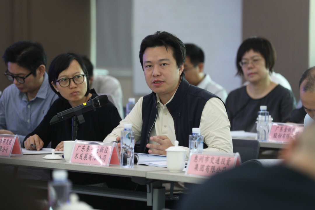 企业代表现场交流了AI落地的经验。