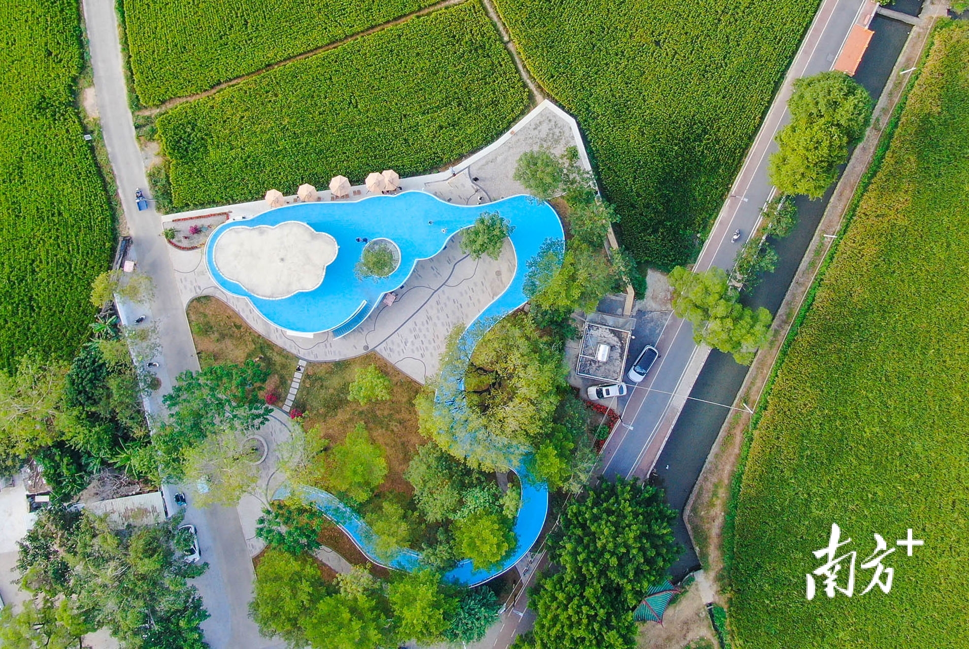 崖口村“向云端”咖啡厅。南方+ 叶志文 拍摄 崖口村“向云端”咖啡厅。南方+ 叶志文 拍摄