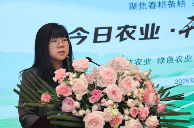 闫剑利宣读名单