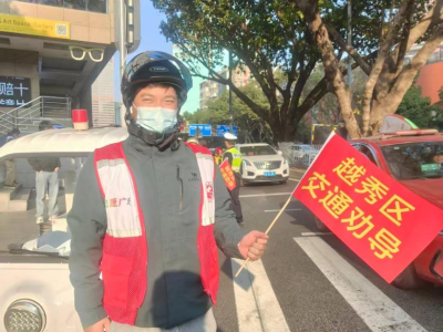 街头“志愿红”刷屏！黄花岗街治理电动车，“柔性操作”很暖心
