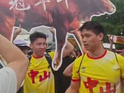 撑中山，一定得！中山球迷抵达粤BA揭幕战现场