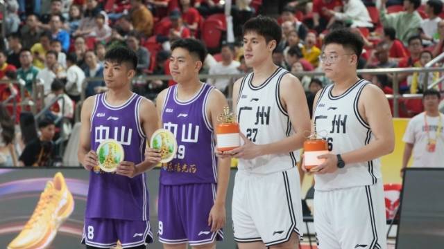 友谊第一、宵夜第二、比赛第三！广州中山两队交换土特产