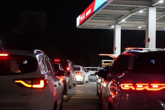 加满多花86.5元！部分加油站排长龙