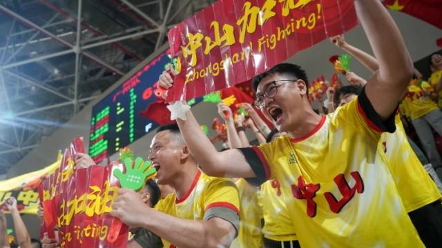 逆转取胜，中山球迷大声庆祝！嗓子：已报废；心情：在巅峰！