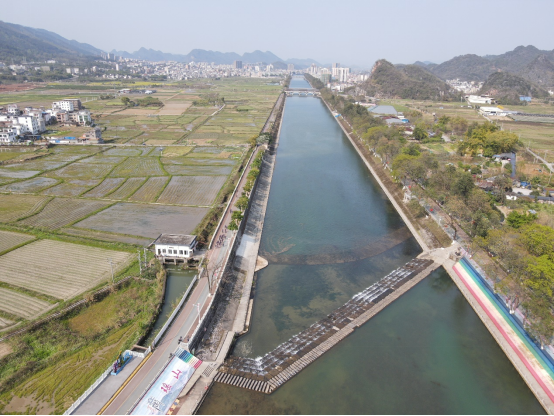春灌水经龙腹陂流向田间地头。