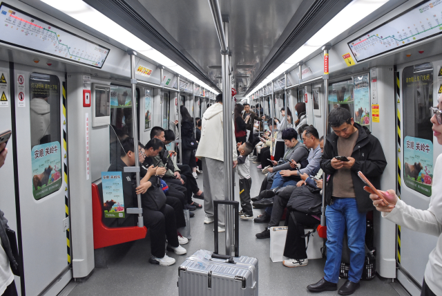 除了瀑布茶，地铁2号线同步上线关岭牛，让黔中茶香与高原珍馐同屏绽放，把安顺生态好物带进羊城日常。