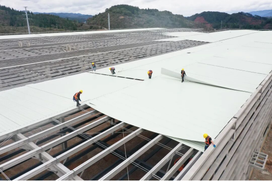 贵州为方能源新材料科技有限公司年产20GWh钠电池生产线建设项目施工现场。该项目一期投资5亿元，建成投产后年产值超5亿元，可提供就业岗位100个，是粤黔产业协作的典型代表。