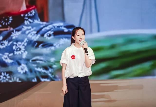 云浮稔村镇干部揭舒婷