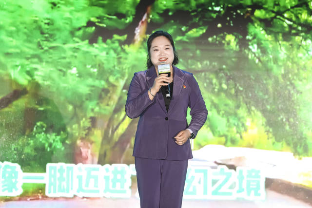 来自韶关的安锦凭借作品《“小”视频派上“大”用场》摘得特等奖