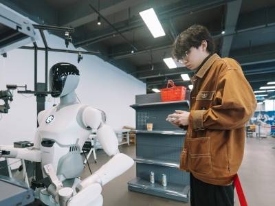 惠阳民企与国企携手，让机器人边上培训班边“生产”