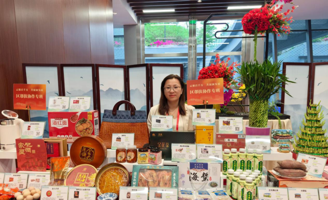 一批来自湛江麻章的优质农特、文创及非遗产品亮相广州白云区两会现场