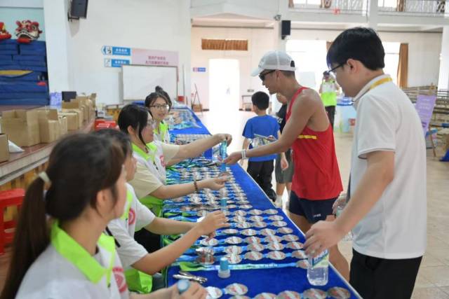 沿途设有多个打卡点和补给点。