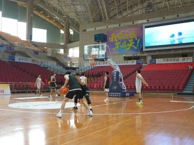 视频｜平均23.7岁！跟着最小的粤BA球员看年轻的惠州队