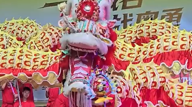 视频｜108米长龙助阵！粤BA佛山主场燃炸