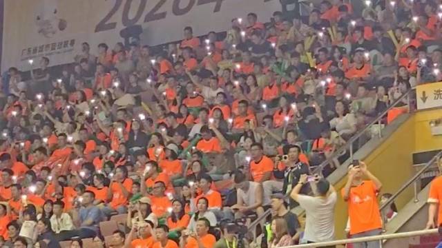 视频｜星空应援！粤BA佛山主场手机灯海太浪漫