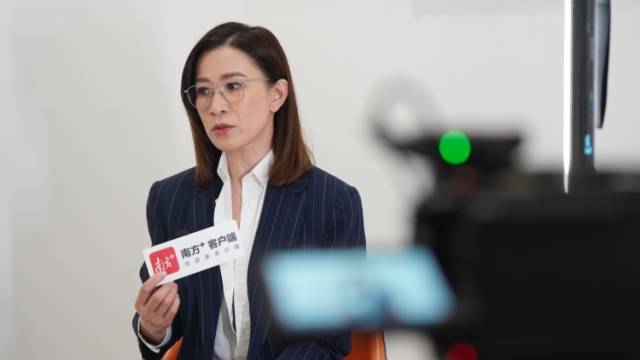 专访佘诗曼：从“新闻女王”到“正义女神”