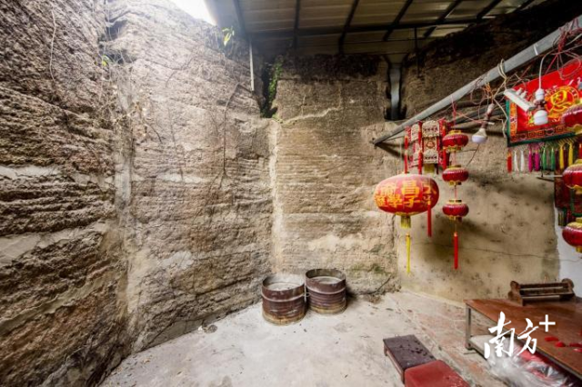 文昌阁有明显风化。 南方+ 董志豪 拍摄