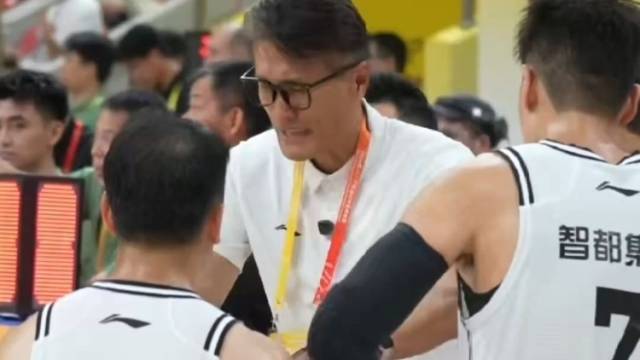 过他！最后一次暂停，广州主帅引领球队走向胜利