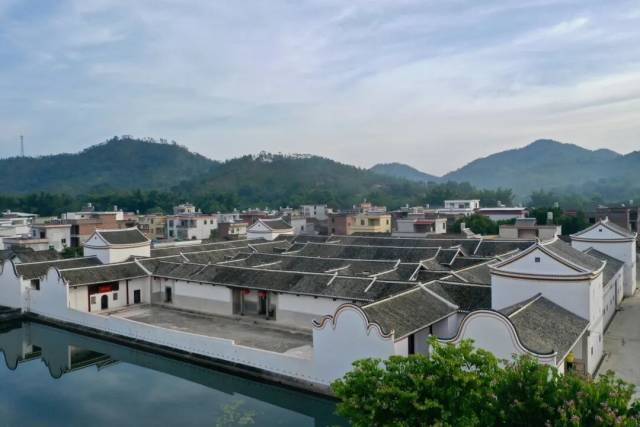 河源仙坑村四角楼新貌。