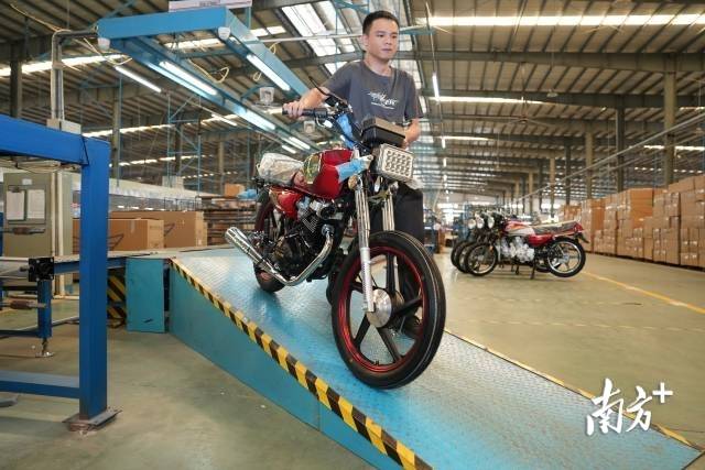 江门制造的摩托车下线。