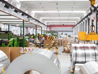 战火烧断9%铝供应，A股上市铝企掀涨停潮