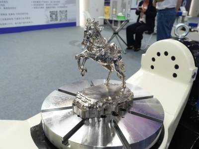 视频｜两匹“马”同台秀肌肉！恩平智造太卷了