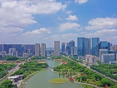 专访邓地：推动冠军企业“有效出海”，以创新定义价值