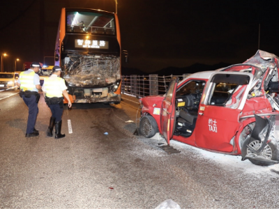 警方回应香港青马大桥巴士撞的士致2死详情！涉事司机被拘捕