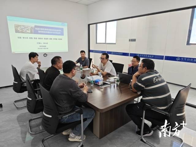 张雪机车厂团队到季华实验室就轻质高强TiAl气门产业化合作事宜进行专项调研。受访者供图