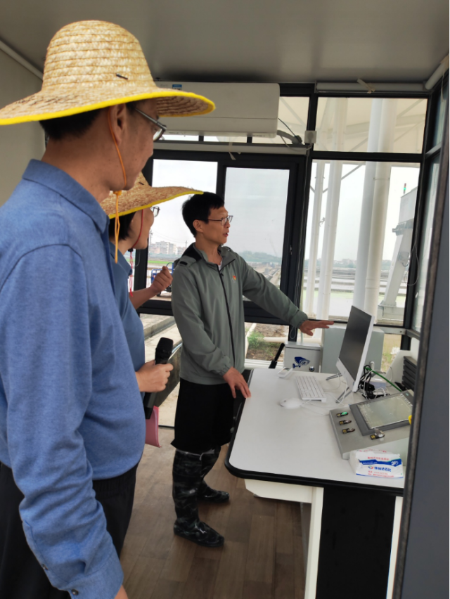 朱立学院长在现场启动高水平农作物表型组学平台。