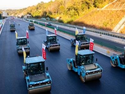 外交部发言人毛宁点赞，汕梅高速改扩建智能施工厉害在哪？