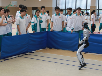 促进科技科普“两翼齐飞”，广州科技企业送科普机器人进校园