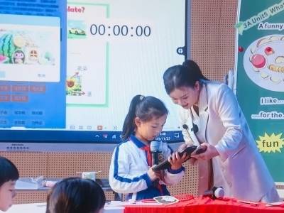 深圳语文老师“手搓”AI小游戏，把识字课变“爆款”