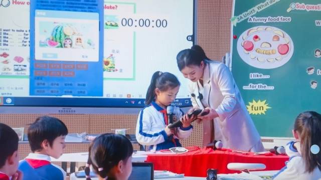 深圳语文老师“手搓”AI小游戏，把识字课变“爆款”