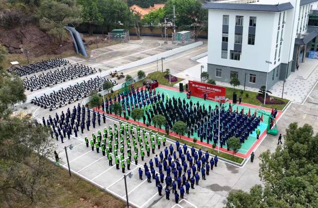 综合服务队启动仪式。