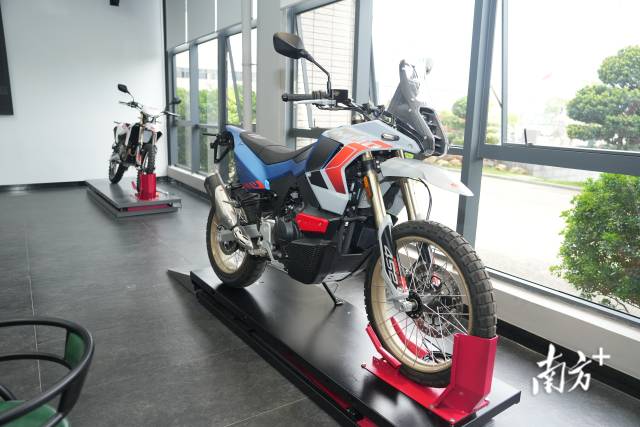 江门珠峰摩托。