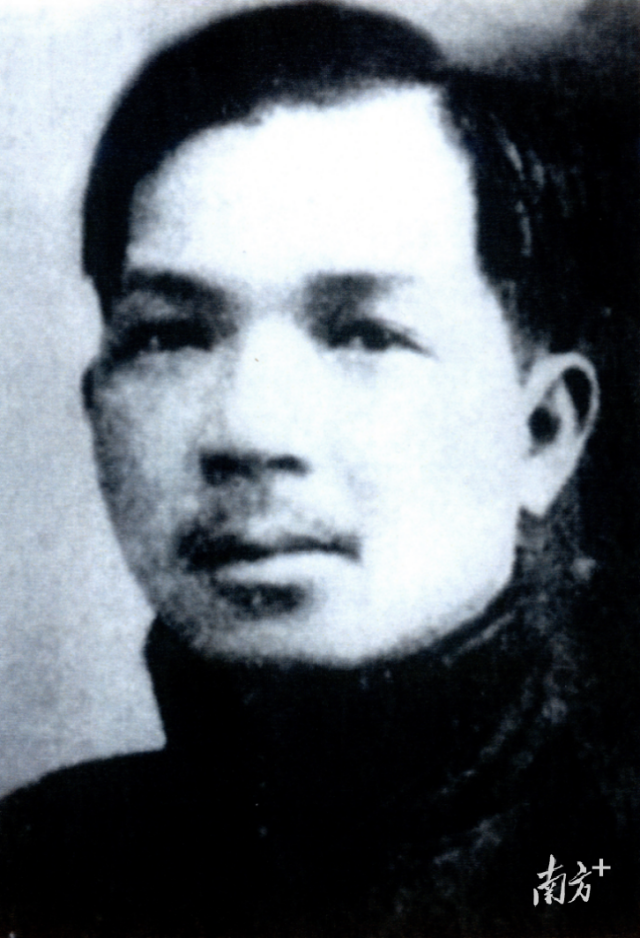 青年谭平山。