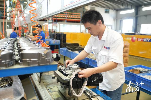 江门珠峰摩托车间。