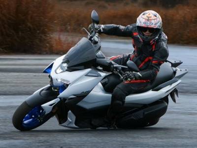 南方日报头版｜江门摩托“七剑客”与一座城的“飞驰人生”